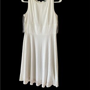 Elegant White Sleeveless Dress